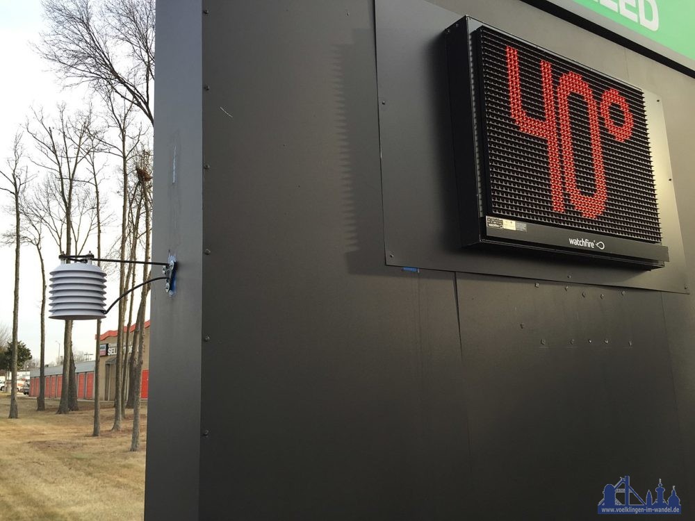 Outdoor thermometer at a business along U.S. Route 50 (Lee Jackson Memorial Highway) near Stonecroft Boulevard in Chantilly, Fairfax County, Virginia<br /> Von <a title="User:Famartin" href="//commons.wikimedia.org/wiki/User:Famartin">Famartin</a> - <span class="int-own-work" lang="de">Eigenes Werk</span>, <a title="Creative Commons Attribution-Share Alike 4.0" href="https://creativecommons.org/licenses/by-sa/4.0">CC BY-SA 4.0</a>, <a href="https://commons.wikimedia.org/w/index.php?curid=67507589">Link</a>