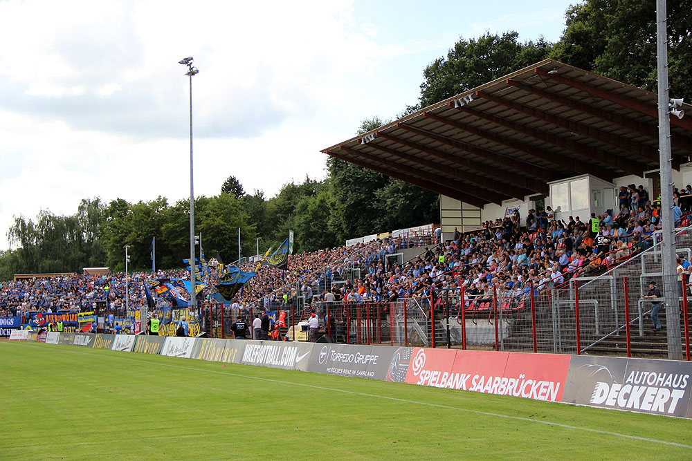 Tolle Kulisse im Hermann-Neuberger-Stadion (Foto: Hell)