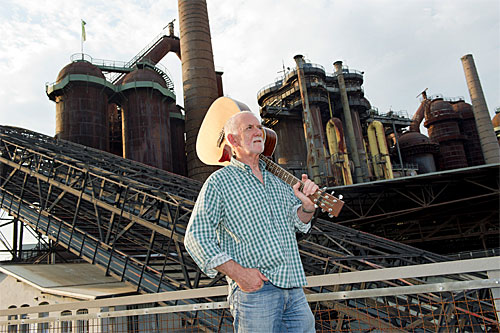 Rod Davis von "The Quarrymen" im Weltkulturerbe Völklinger Hütte Copyright: Weltkulturerbe Völklinger Hütte/Iris Maurer 