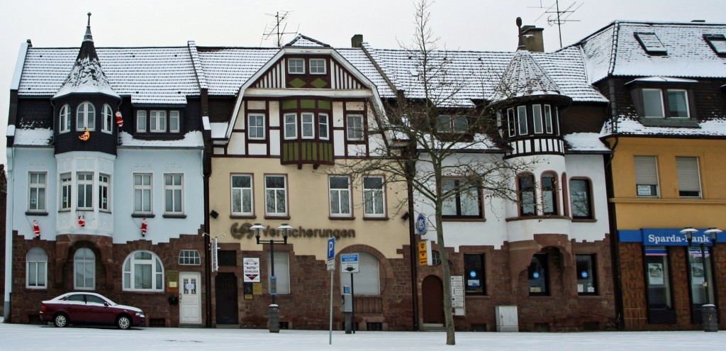 Die Völklinger Markthäuser im Schnee, im linken ist das Kinderhaus untergebracht (Archivfoto: Hell)