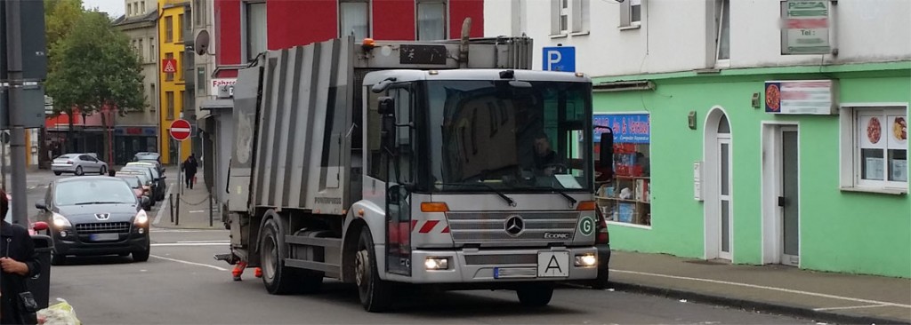 Die Müllabfuhr unterwegs in Völklingen (Foto: Hell)