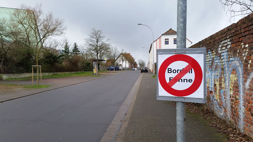 Die Anwohner protestieren schon lange gegen das geplante Bordell im Stadtteil Fenne (Foto: Hell)