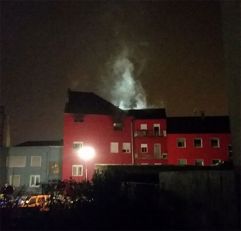 Kein guter Start ins Jahr 2016: Zwei Personen wurden bei dem Brand verletzt (Foto: Hell)