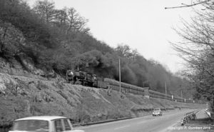 28.03.1968: Lange Fuhre mit der Saarbrücker 50 1475 aus Saarbrücken kommend (Foto: Reinhard Gumbert)