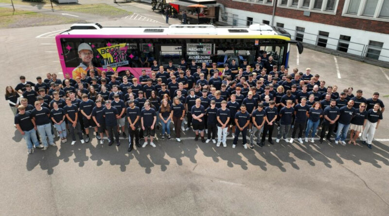 Mit Beginn des neuen Ausbildungsjahres heißen Dillinger und Saarstahl 150 Auszubildende willkommen. Die Nachwuchskräfte stehen vor der spannenden Aufgabe, an der Transformation der Stahlindustrie im Saarland mitzuwirken. Copyright: Uwe Braun | SHS – Stahl-Holding-Saar