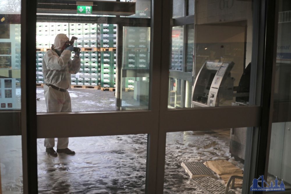 Dort gibt es in der vergangenen Nacht gegen 2.30 Uhr eine absichtlich herbeigeführte Explosion. Ziel: ein Geldautomat der Bank 1 Saar. 