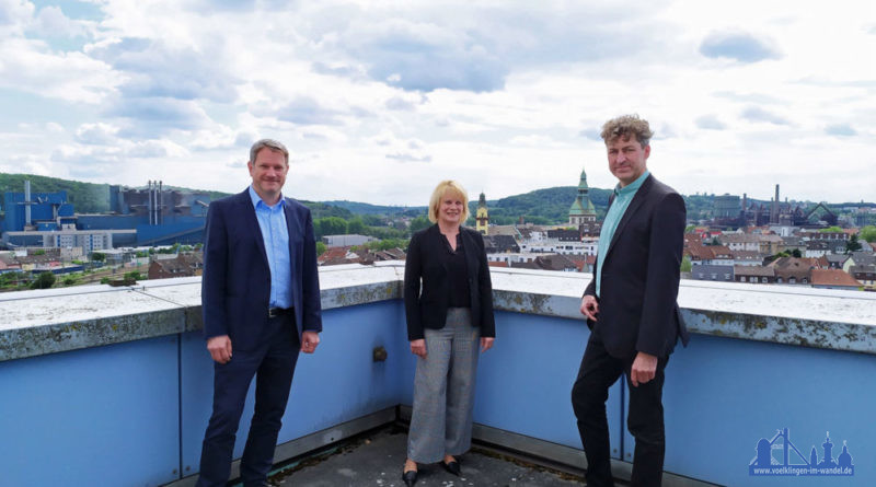 Auf Einladung der Oberbürgermeisterin trafen sich Christiane Blatt und der neue Generaldirektor der Völklinger Hütte, Dr. Ralf Beil, in Begleitung seines Mitgeschäftsführers Michael Schley im Neuen Rathaus. (Foto: Stadt)