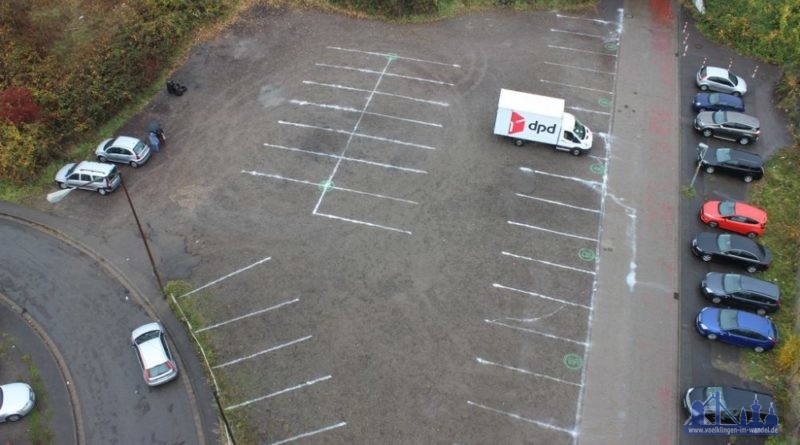 Die eingezeichneten Parkbuchten im Alten Brühl (Foto: Mailänder)