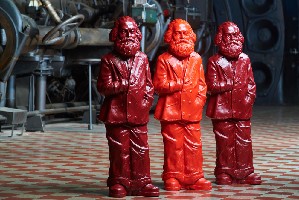 Ottmar Hörls Karl-Marx-Figuren in der Gebläsehalle des Weltkulturerbes Völklinger Hütte Copyright: Weltkulturerbe Völklinger Hütte/Tom Gundelwein