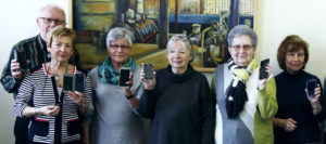 Nach dem Smartphone-Kurs wissen auch Senioren wie es geht,....