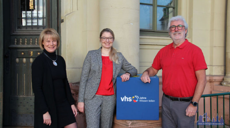 Oberbürgermeisterin Christiane Blatt, die neue VHS-Direktorin Jenny Ungericht mit ihrem Stellvertreter Michael Bauer Fotonachweis: Stadt Völklingen/Lars Hüsslein