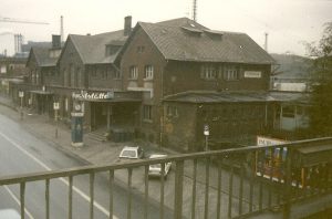 Unverkennbar: Der schlechte Zustand des Bahnhofs in den 90er Jahren (Foto: H.Bach)