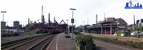 Blick heute bei Einfahrt aus Saarbrücken auf den neuen Bahnhof Völklingen (rechts) und das Weltkulturerbe (Foto Andreas Hell 2001)