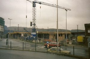 Der im Bau befindliche neue Bahnhof (Foto: H.Bach)