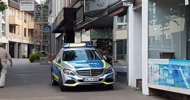 Polizeifahrzeug in der unteren Poststraße (Foto: Leser)