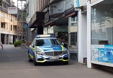 Polizeifahrzeug in der unteren Poststraße (Foto: Leser)