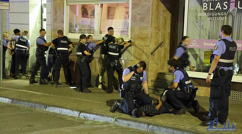 Massenschlägerei auf offener Straße in der Völklinger Innenstadt.