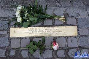 Stolperschwelle vor dem Weltkulturerbe Völklinger Hütte. © Patric Bies