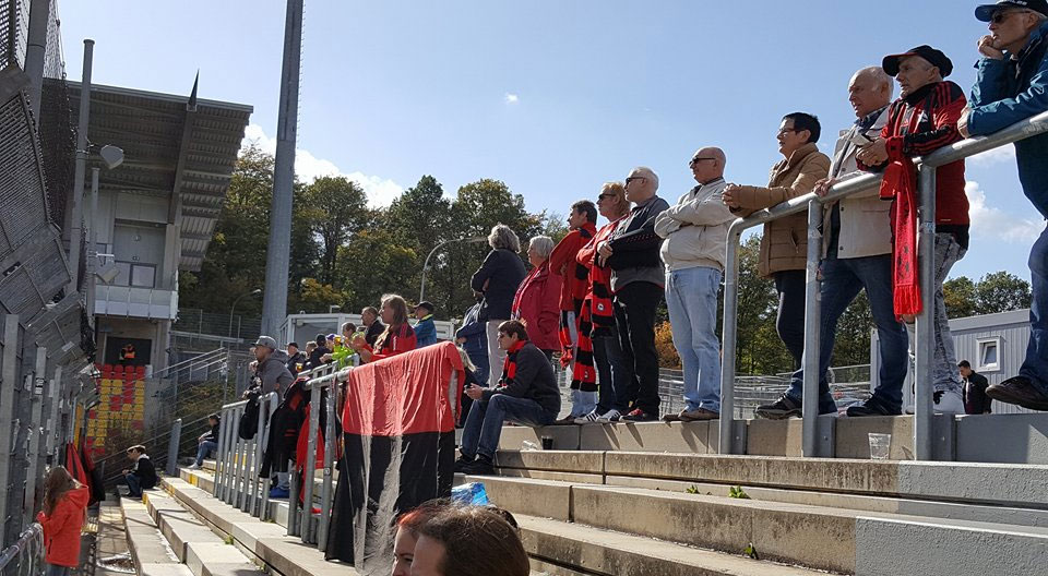 Die Fans des SV Röchling Völklingen in Elversberg (Leserfoto)