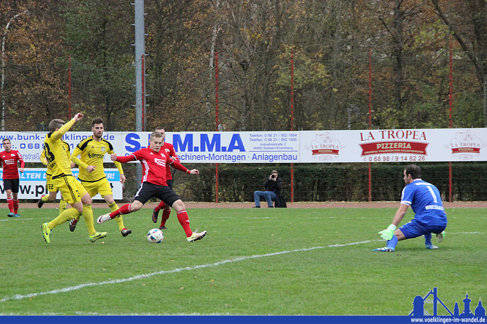 Marvin Wollbold beim Schuss zum 3:1 (Foto: Hell)