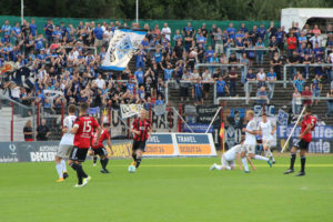 Die Fans von Mannheim kamen später als geplant, deswegen musste die Partie 10 Minuten später beginnen. (Foto: Hell)