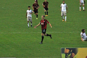 Wollbold bejubelt seinen ersten Regionalligatreffer (Foto: Hell)