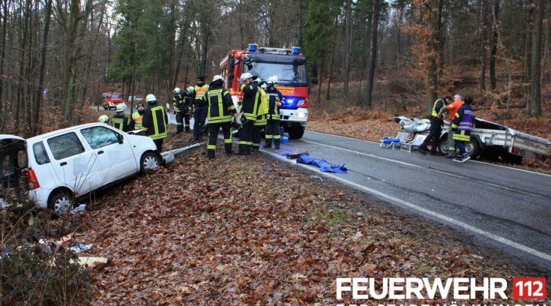 Verkehrsunfall mit eingeklemmter Person (Foto: FFW Völklingen)