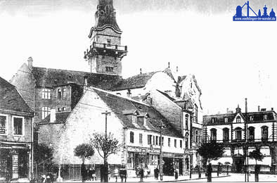 Blick auf das damals gerade erweiterte Rathaus